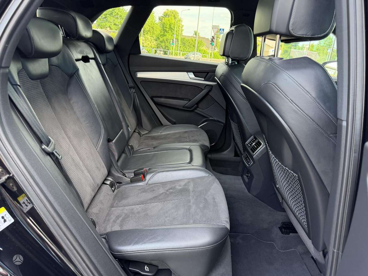 Audi Q5, 2.0 l., off-road / crossover