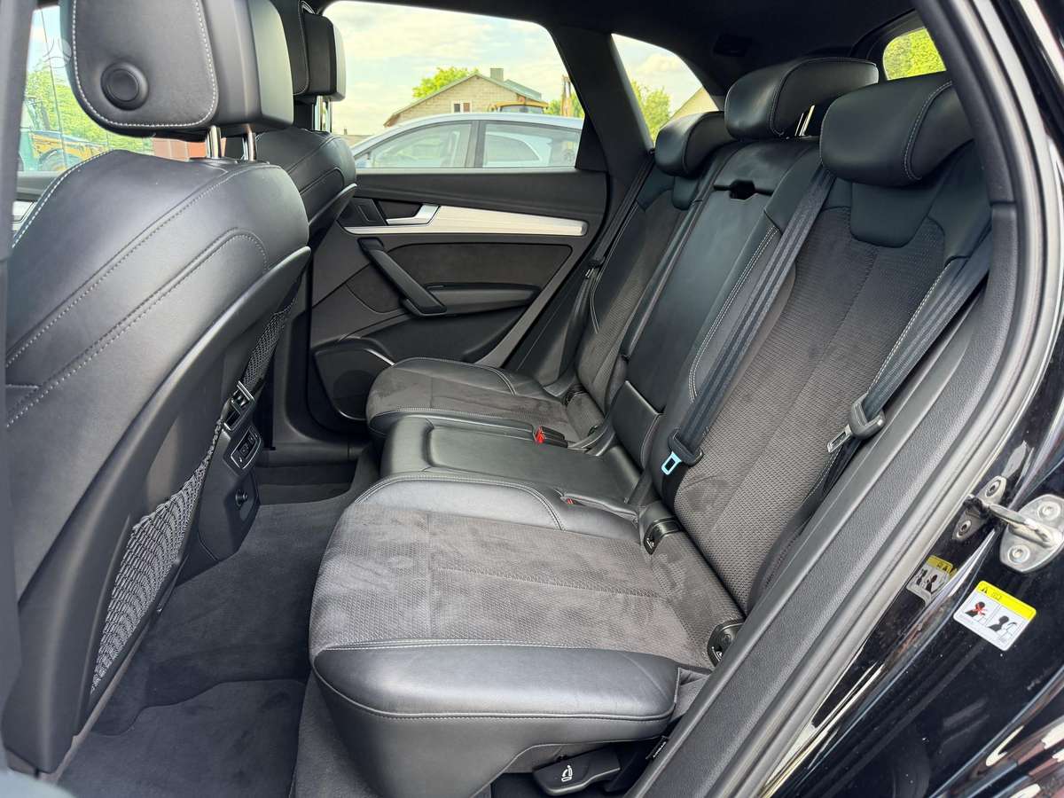Audi Q5, 2.0 l., off-road / crossover