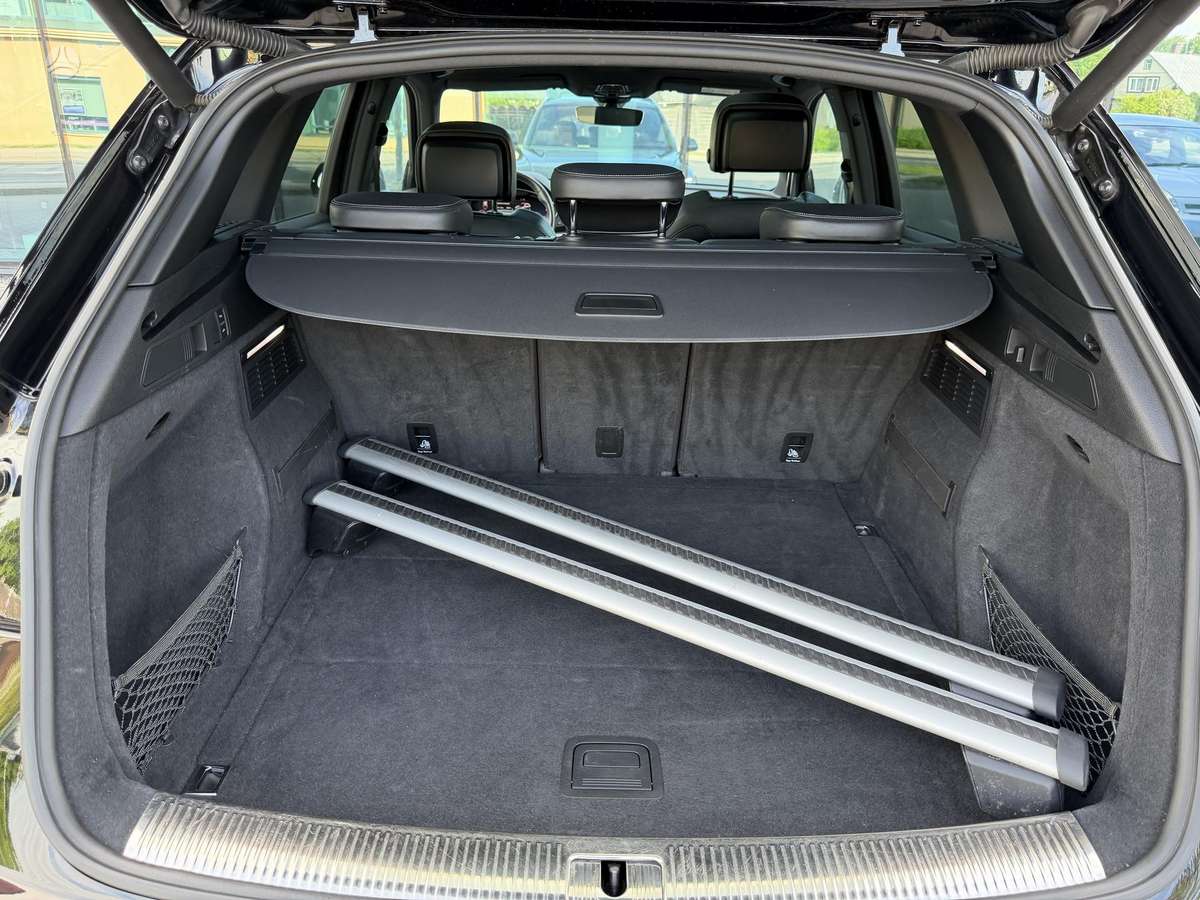 Audi Q5, 2.0 l., off-road / crossover