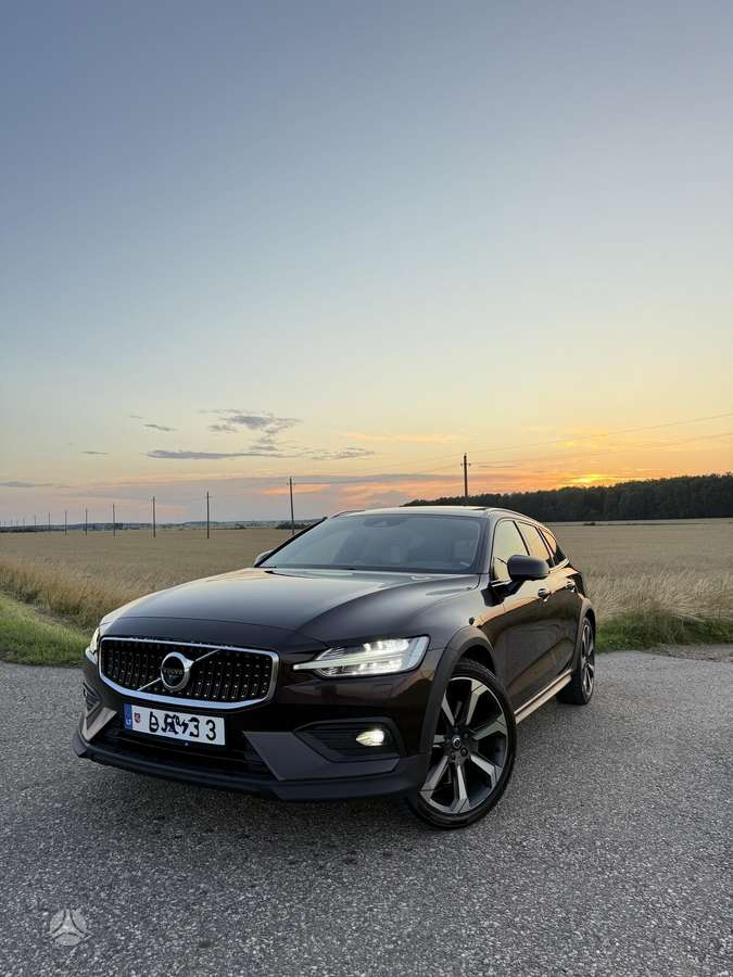 Volvo V60 Cross Country - 1