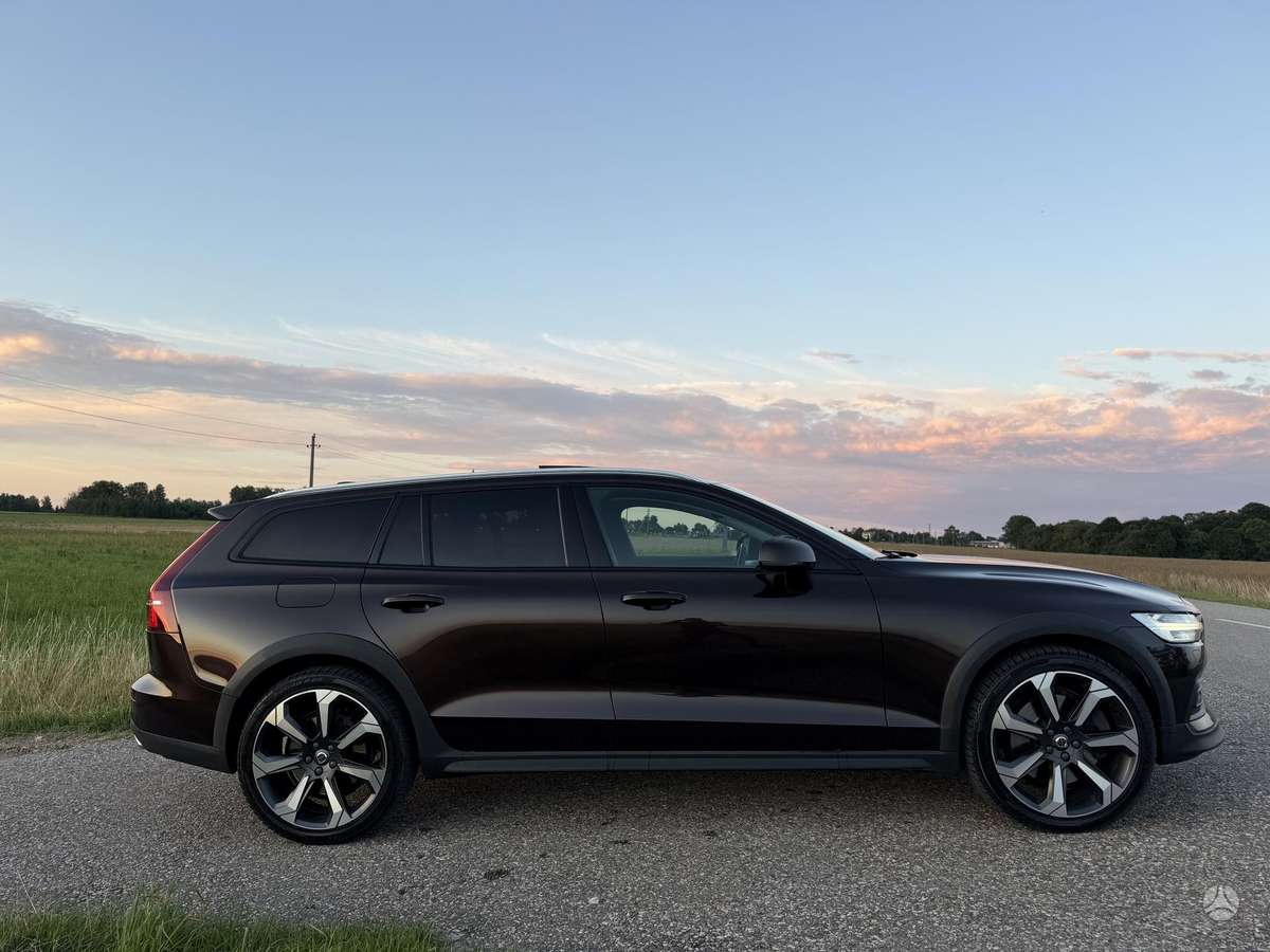 Volvo V60 Cross Country - 6