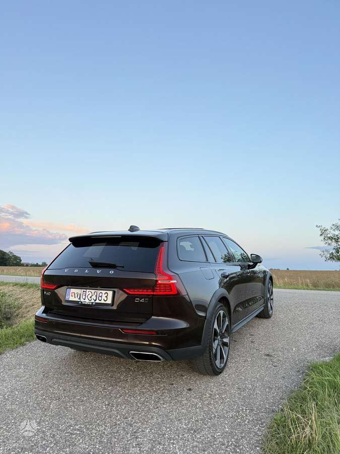 Volvo V60 Cross Country - 7