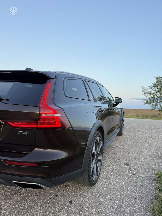 Volvo V60 Cross Country - 8