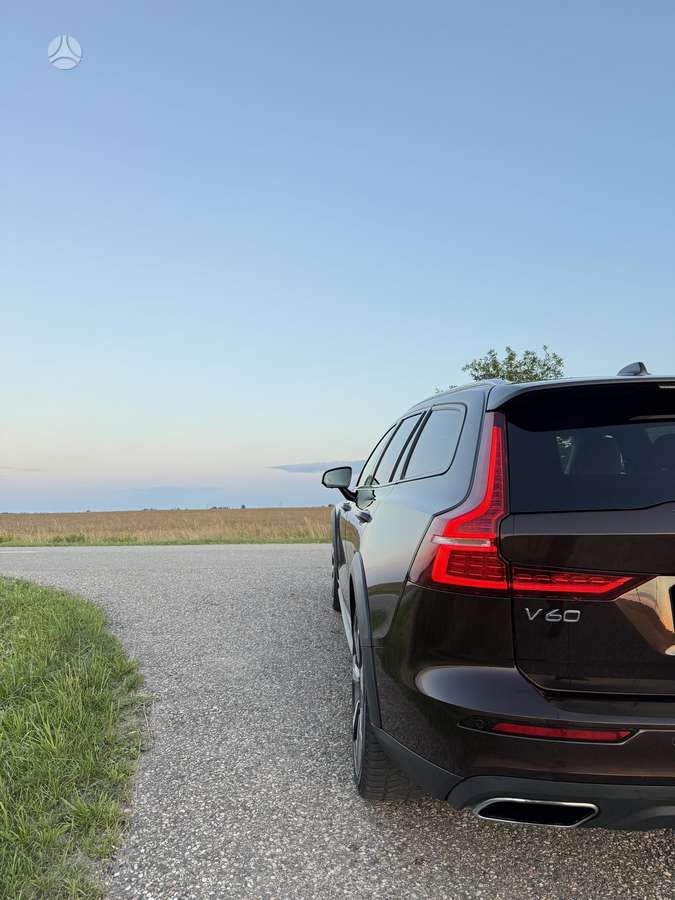 Volvo V60 Cross Country - 10