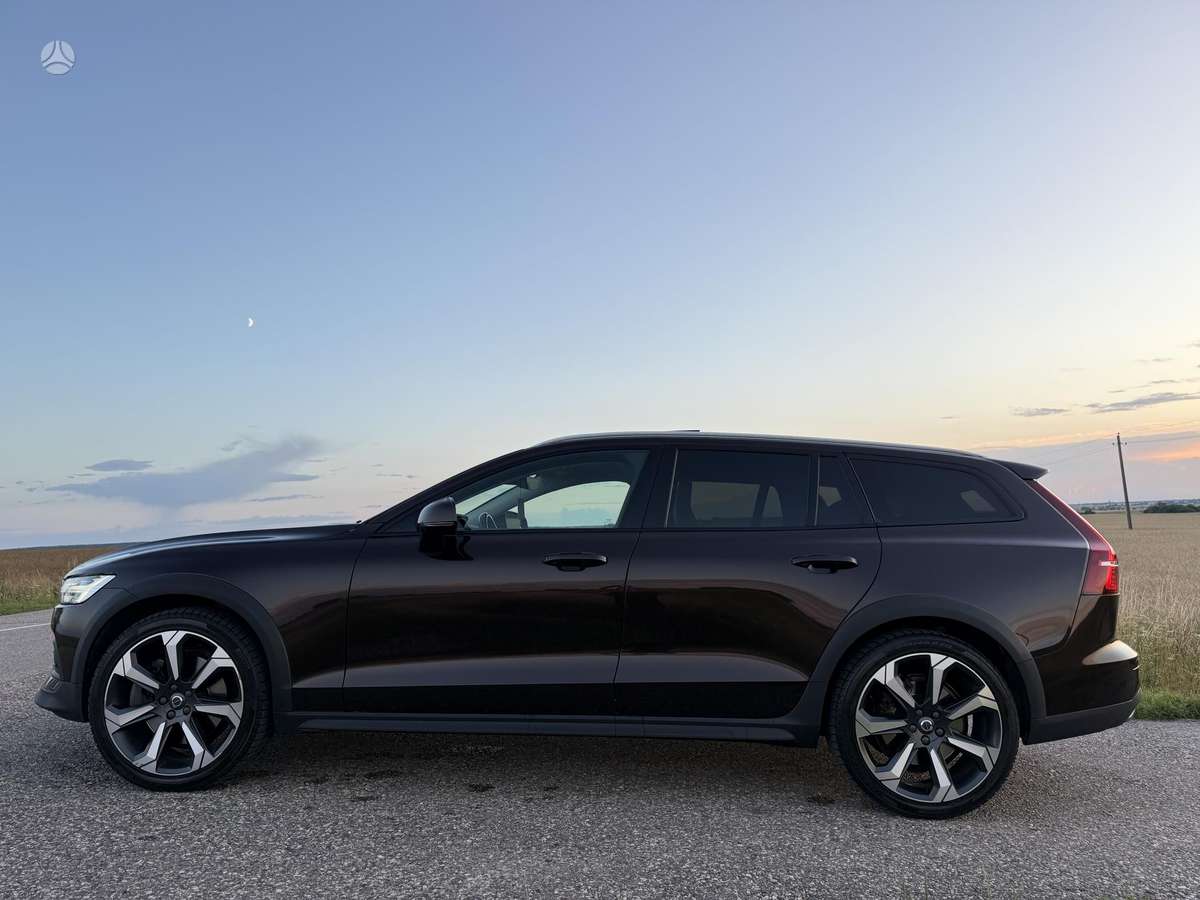 Volvo V60 Cross Country - 12