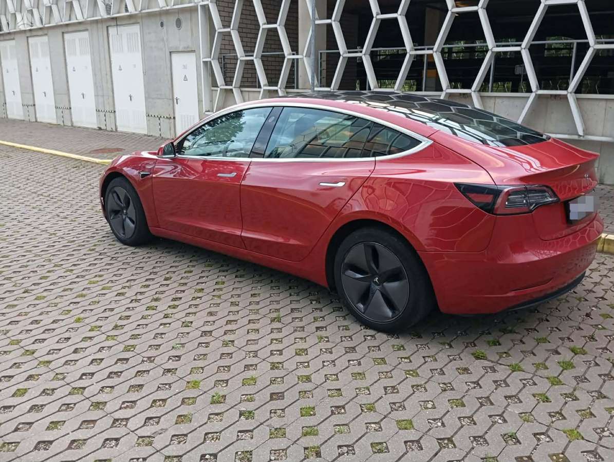 Tesla Model 3, 62 кВт·ч, Седан