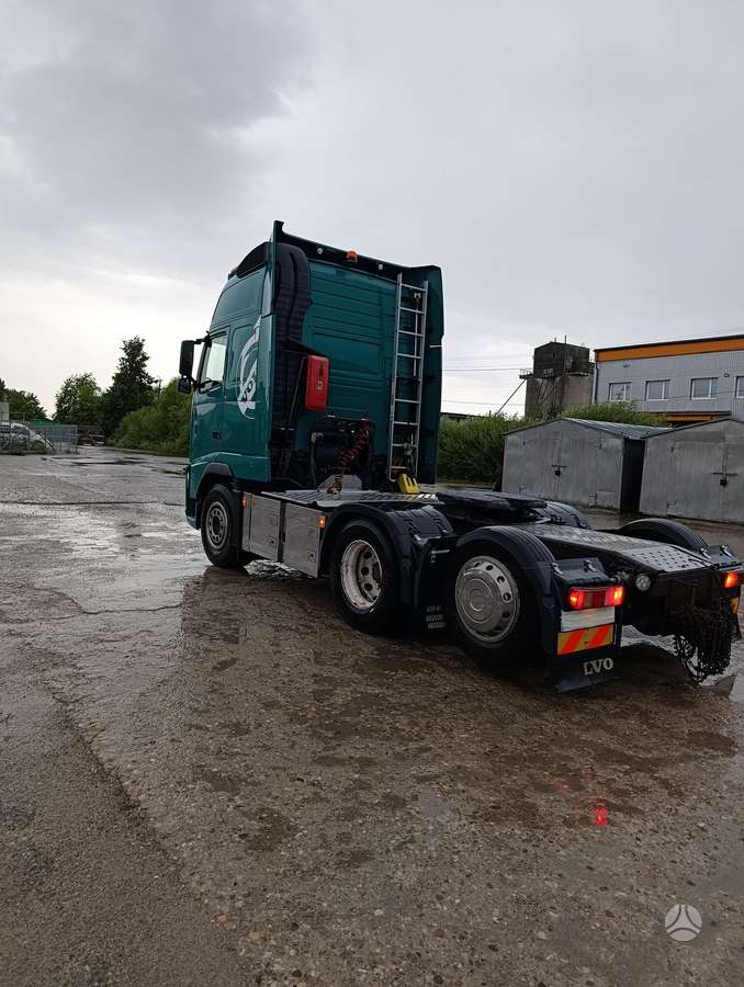Volvo FH480 6x2, double sleeper