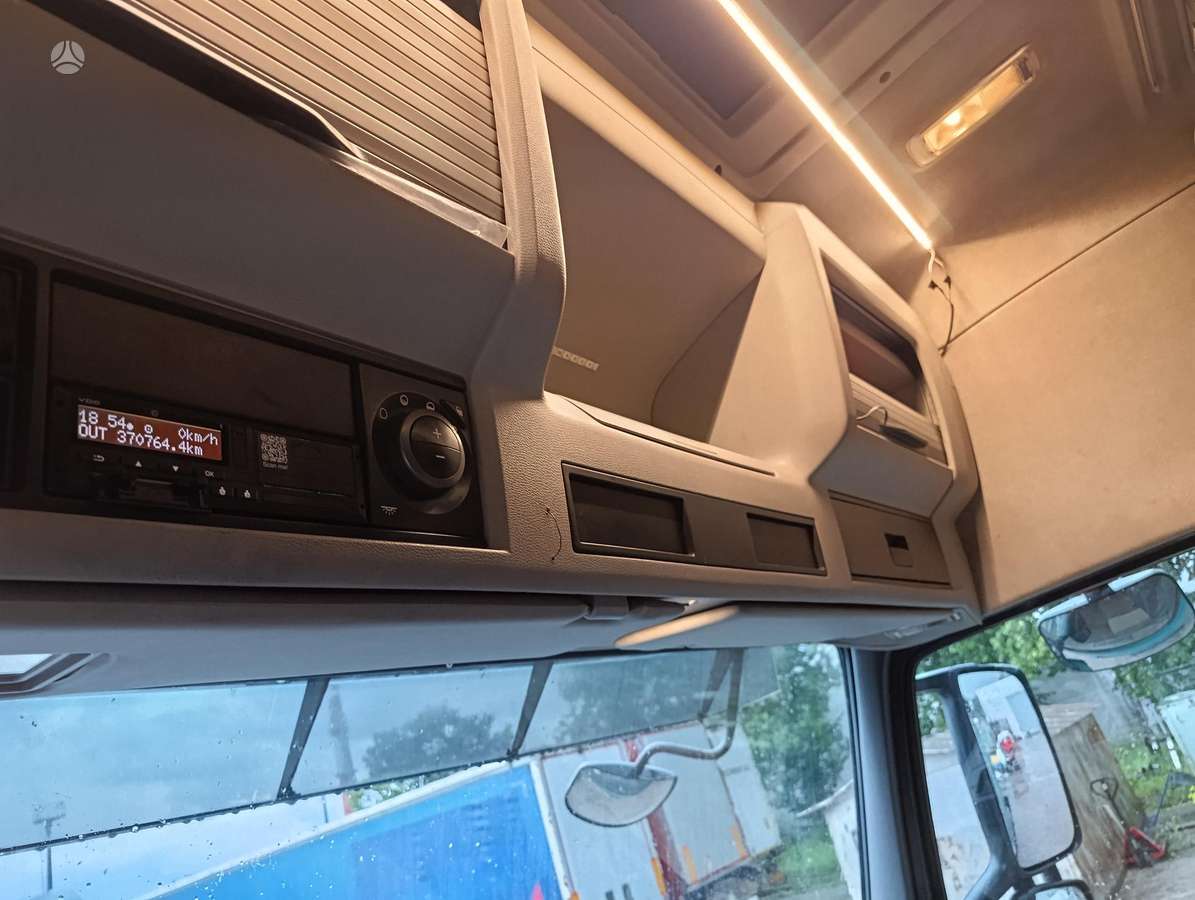 Volvo FH480 6x2, double sleeper
