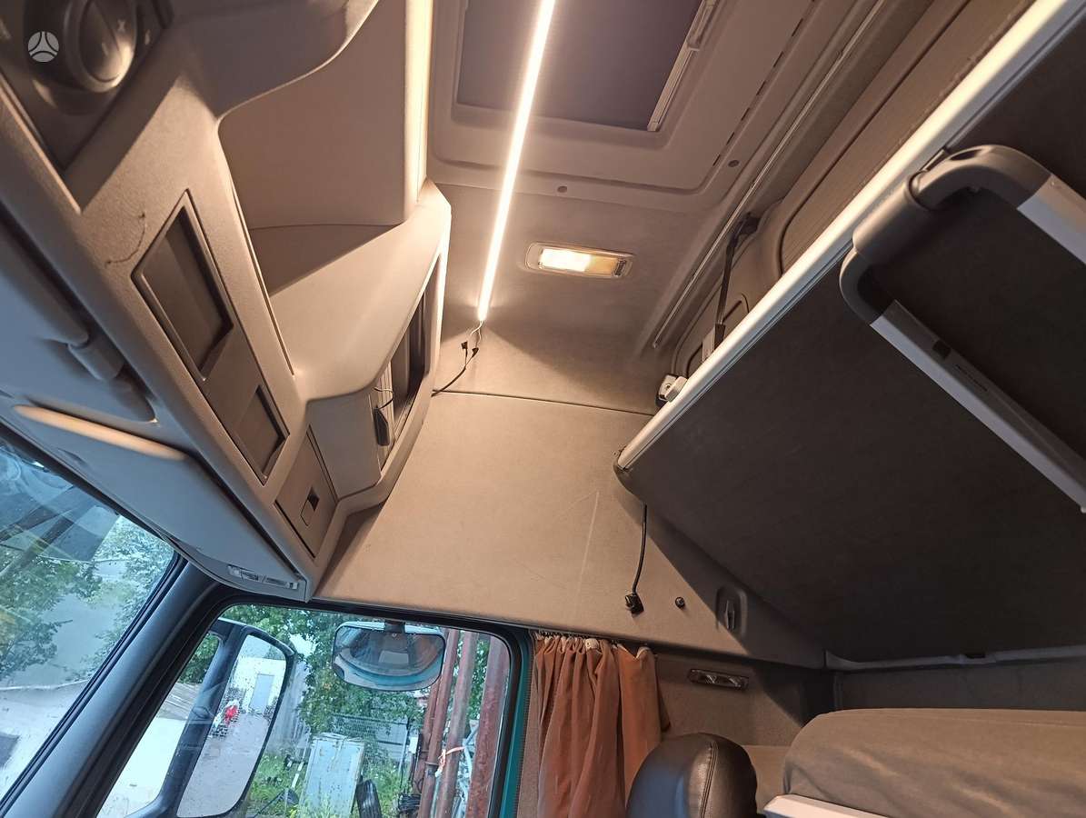 Volvo FH480 6x2, double sleeper
