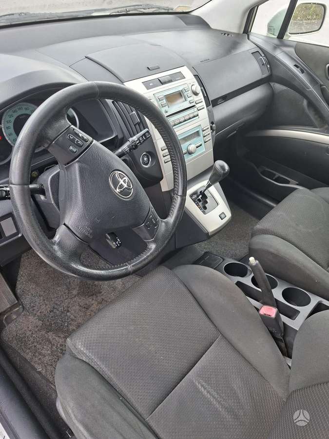 Toyota Corolla Verso - 9