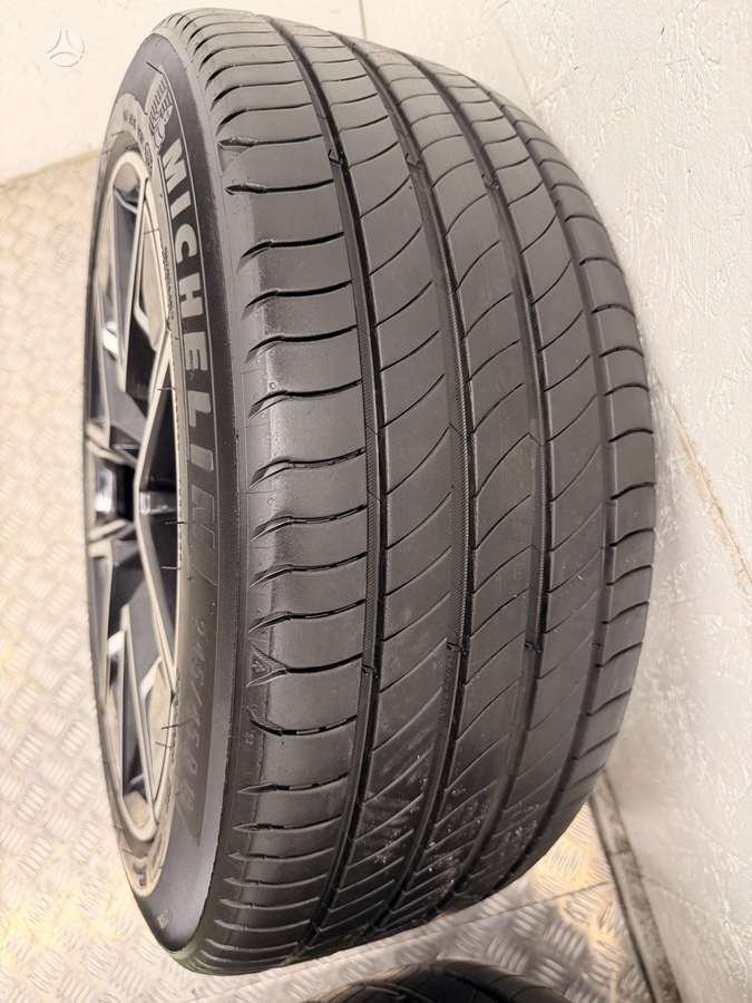 BMW I4, lengvojo lydinio, R18