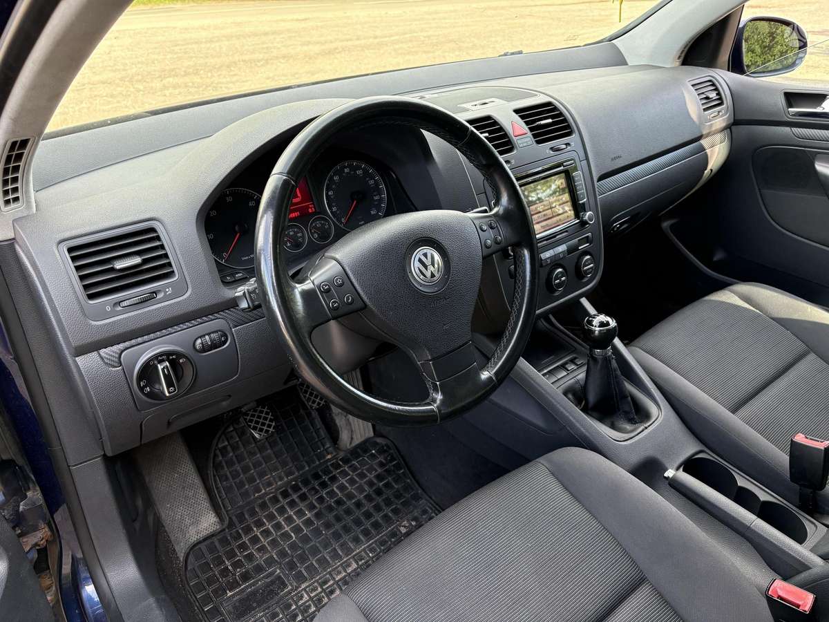 Volkswagen Golf - 10
