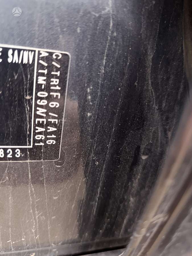 Toyota Avensis kėbulo dalys