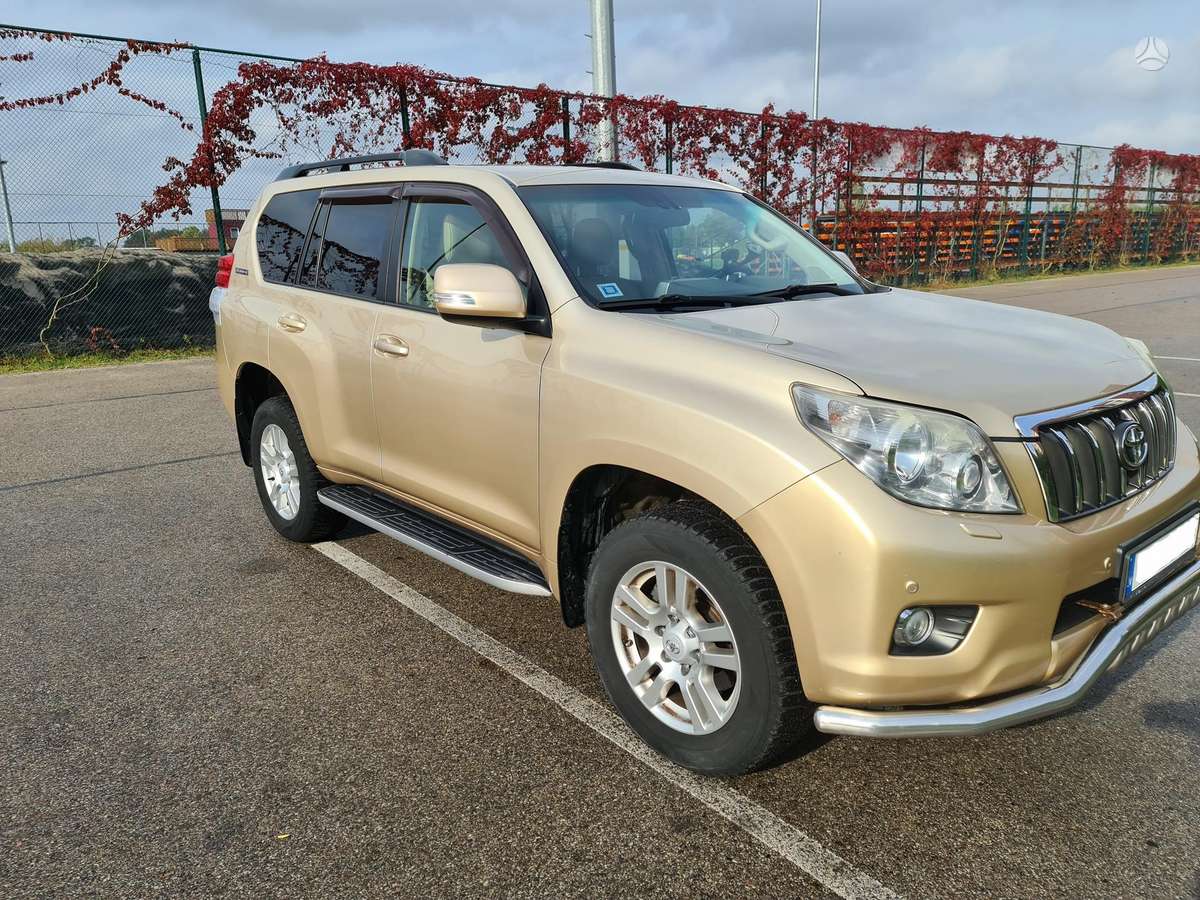 Toyota Land Cruiser - 2