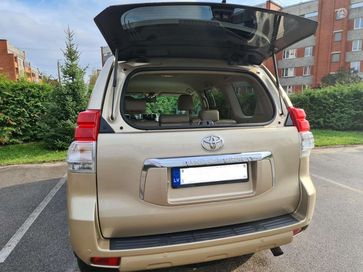 Toyota Land Cruiser - 9