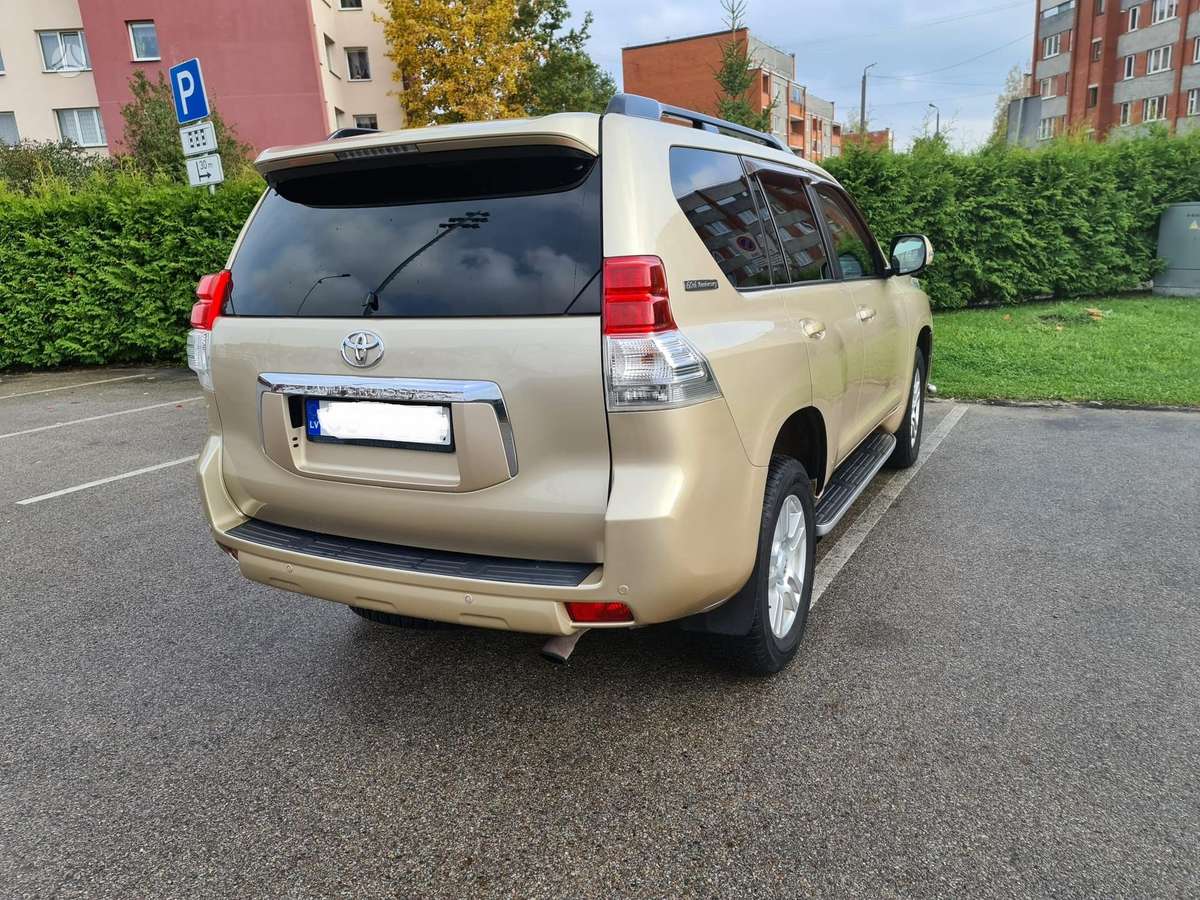 Toyota Land Cruiser - 10