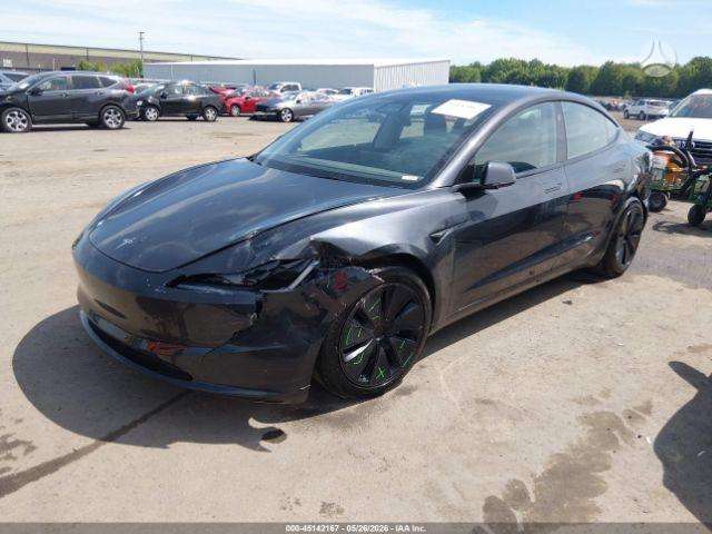 Tesla Model 3, Седан