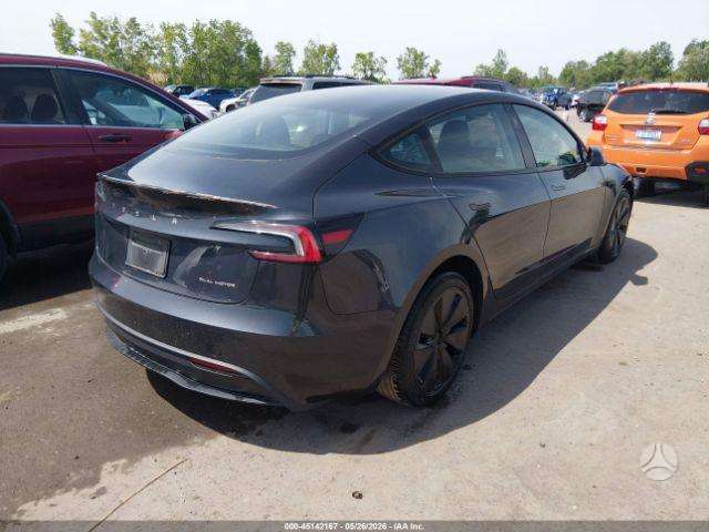 Tesla Model 3, Седан