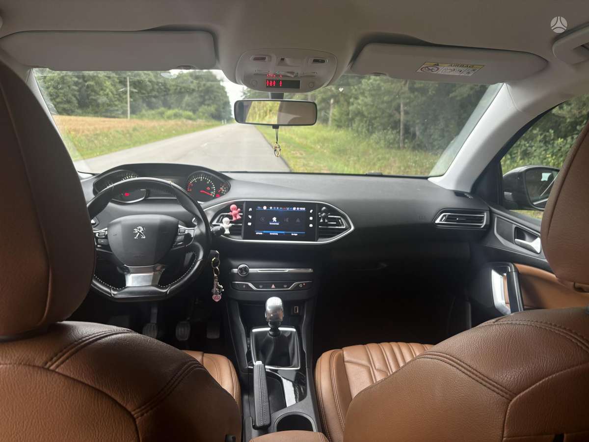 Peugeot 308 - 8