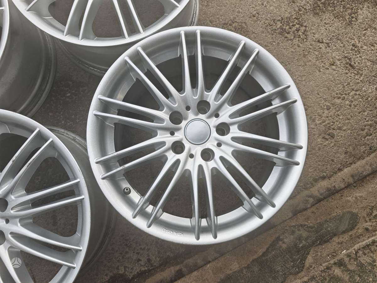 Audi A4, lengvojo lydinio, R17
