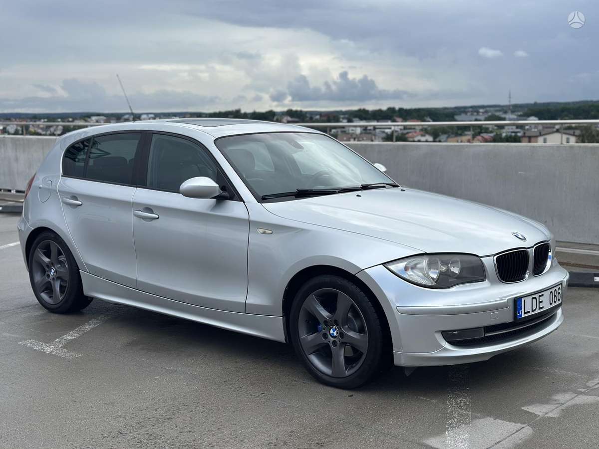 BMW 120, hatchback