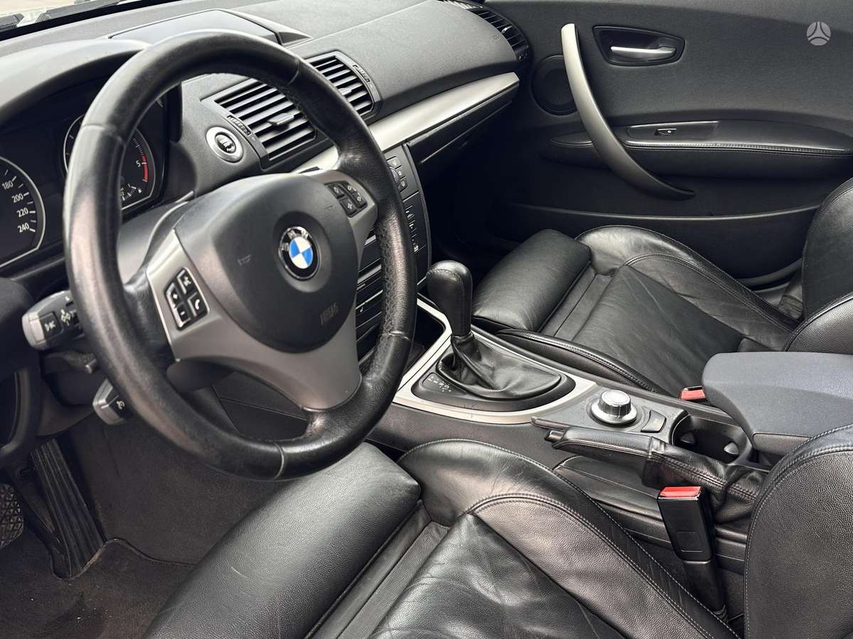 BMW 120, hatchback