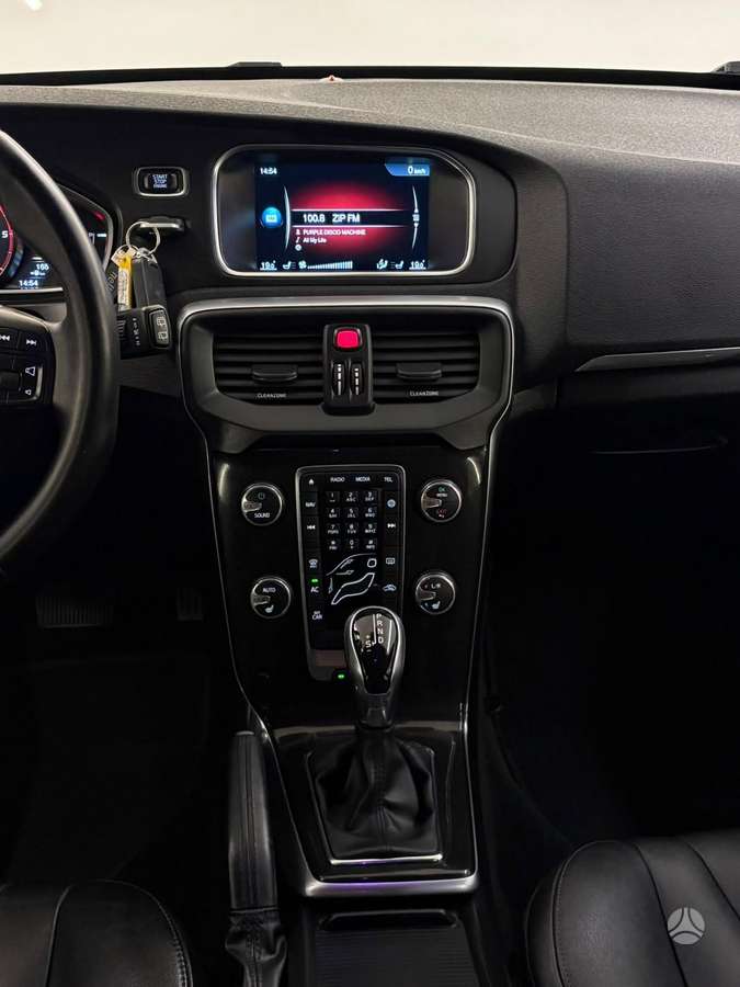 Volvo V40, 2.0 l., hatchback