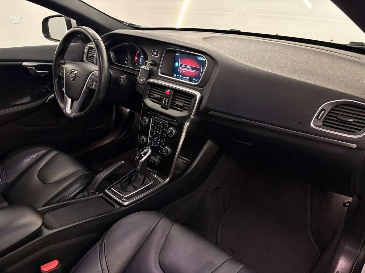 Volvo V40, 2.0 l., hatchback