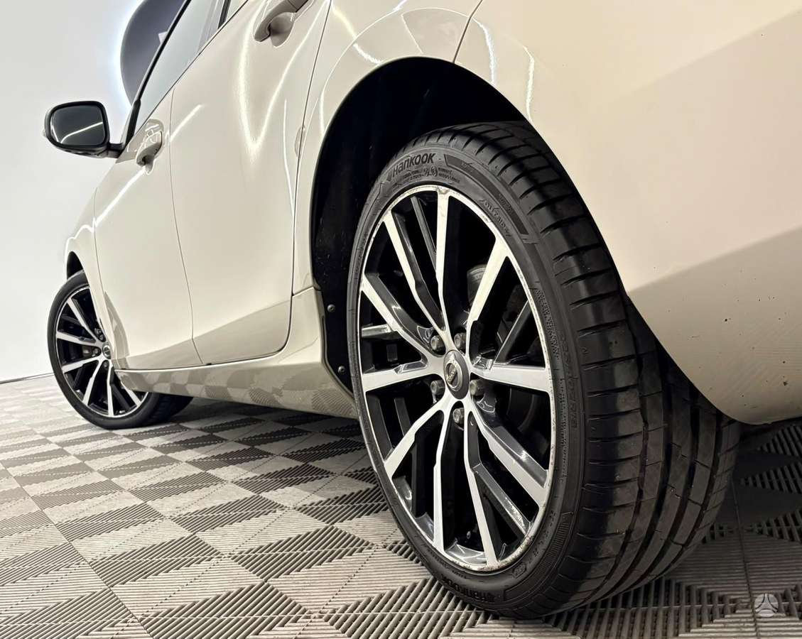 Volvo V40, 2.0 l., Хэтчбек