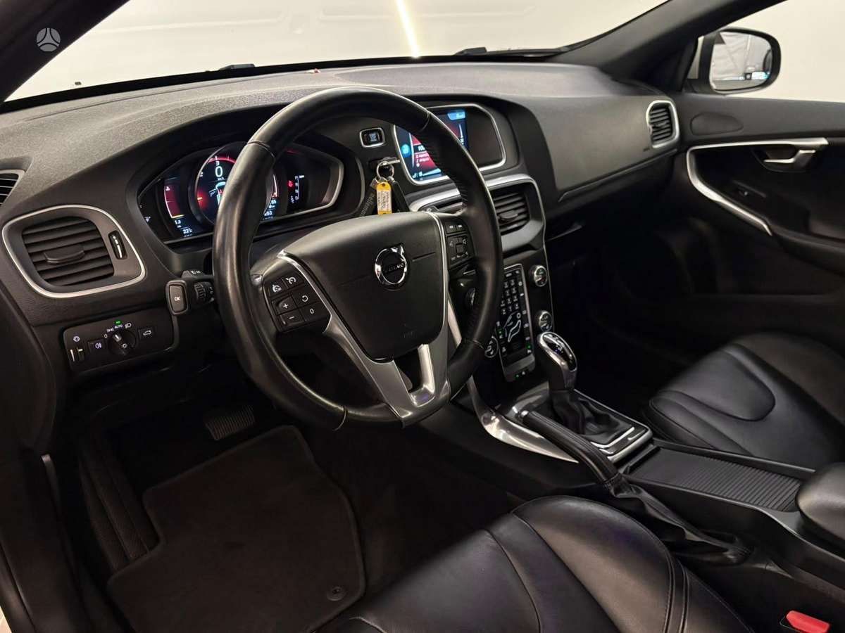 Volvo V40, 2.0 l., hatchback