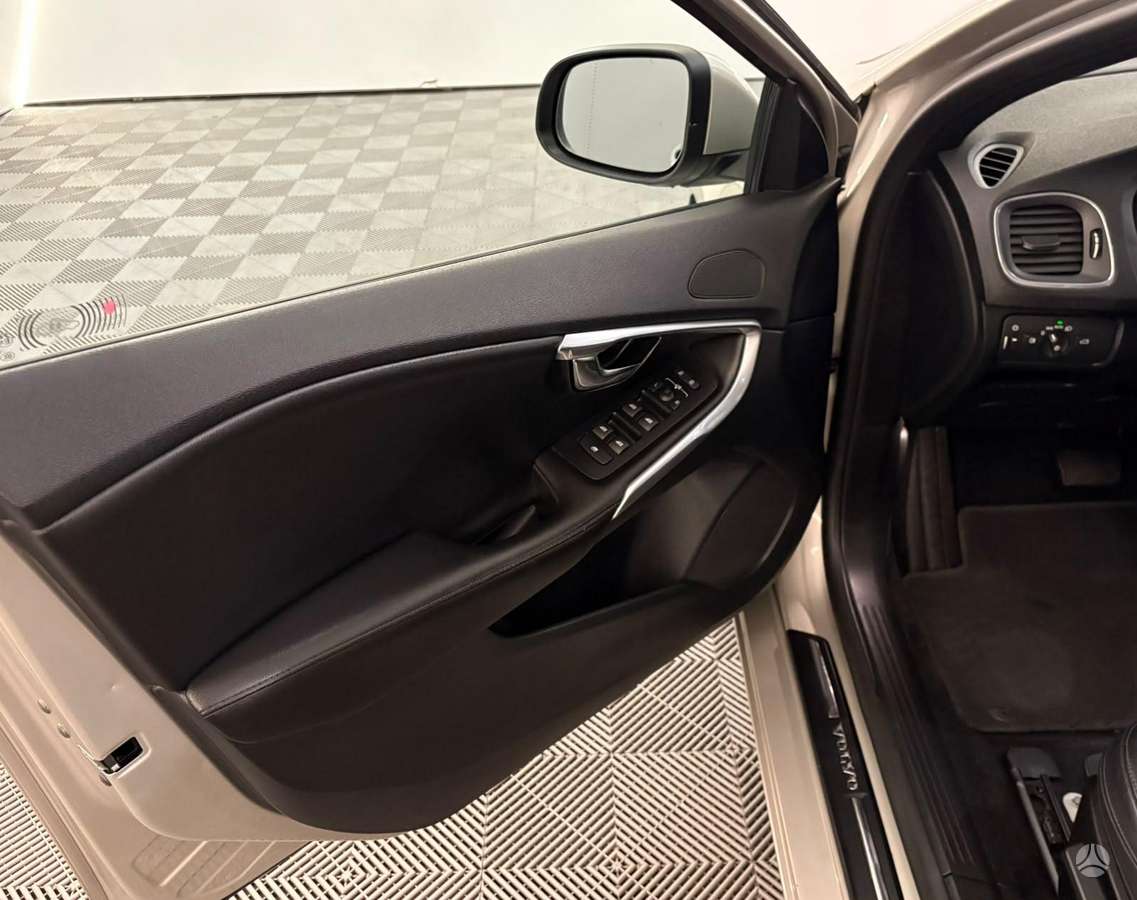 Volvo V40, 2.0 l., Хэтчбек