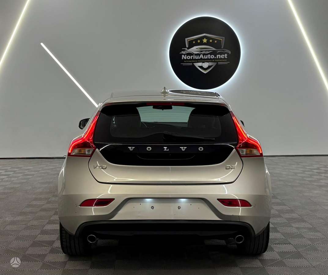 Volvo V40, 2.0 l., hatchback