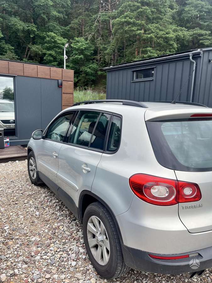 Volkswagen Tiguan - 2