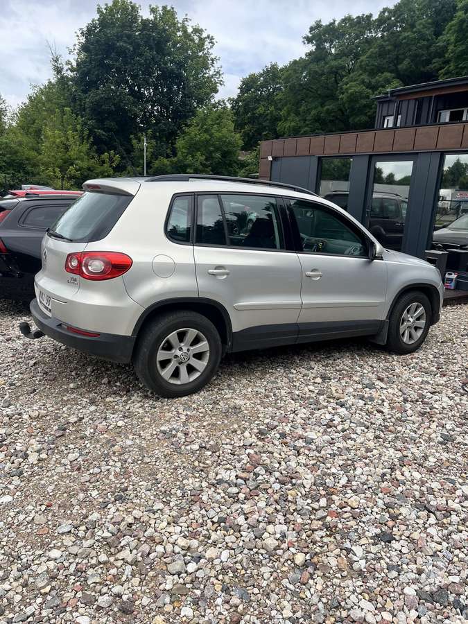 Volkswagen Tiguan - 4