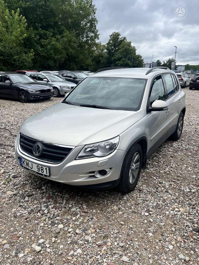 Volkswagen Tiguan - 1