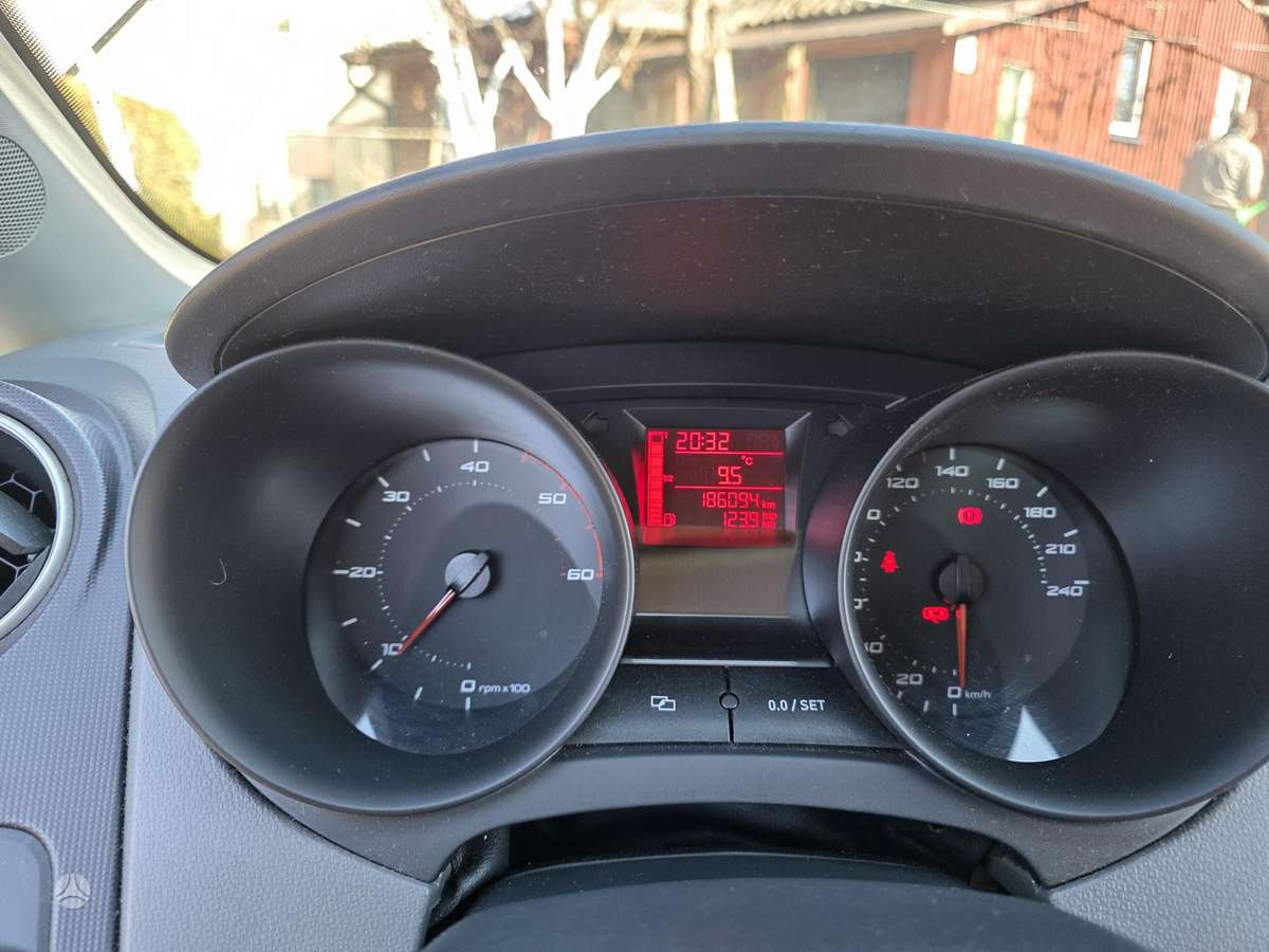 SEAT Ibiza - 8
