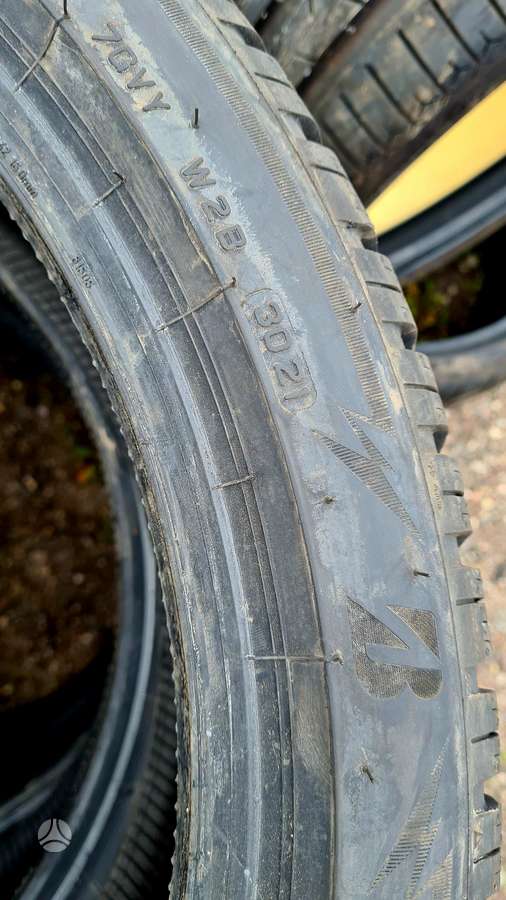 Bridgestone Blizzak LM005, winter 215/45 R20