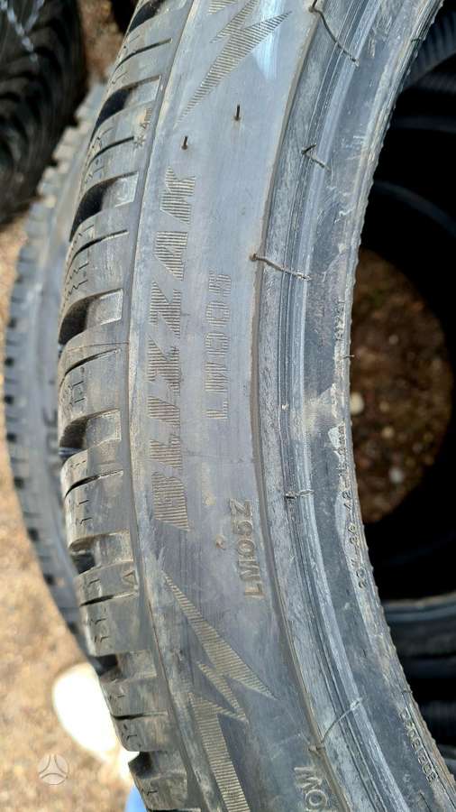 Bridgestone Blizzak LM005, winter 215/45 R20