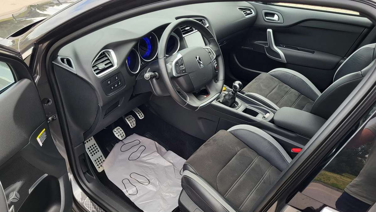 Citroen DS4, 1.2 l., Хэтчбек