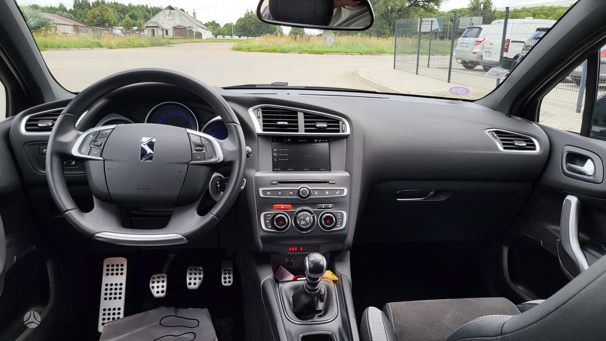 Citroen DS4, 1.2 l., hatchback