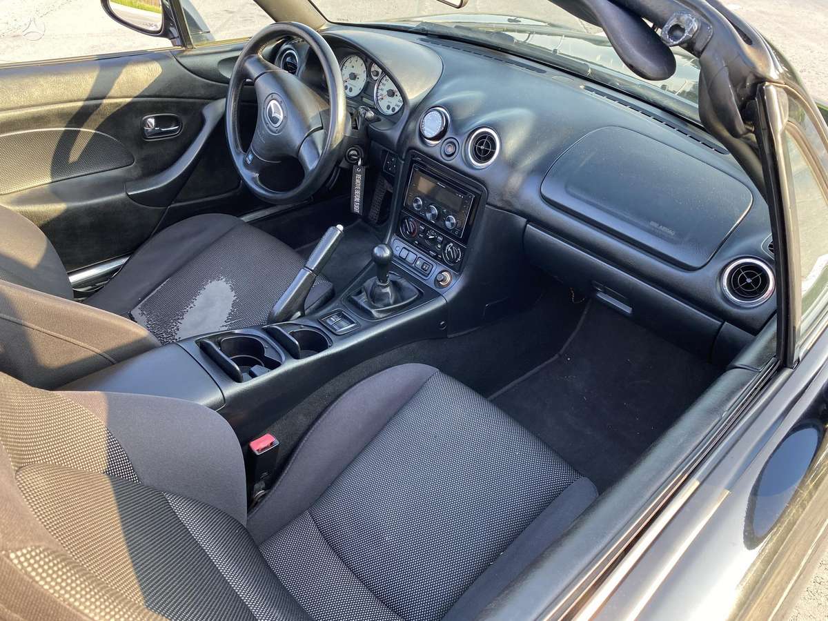 Mazda MX-5, 1.6 l., convertible