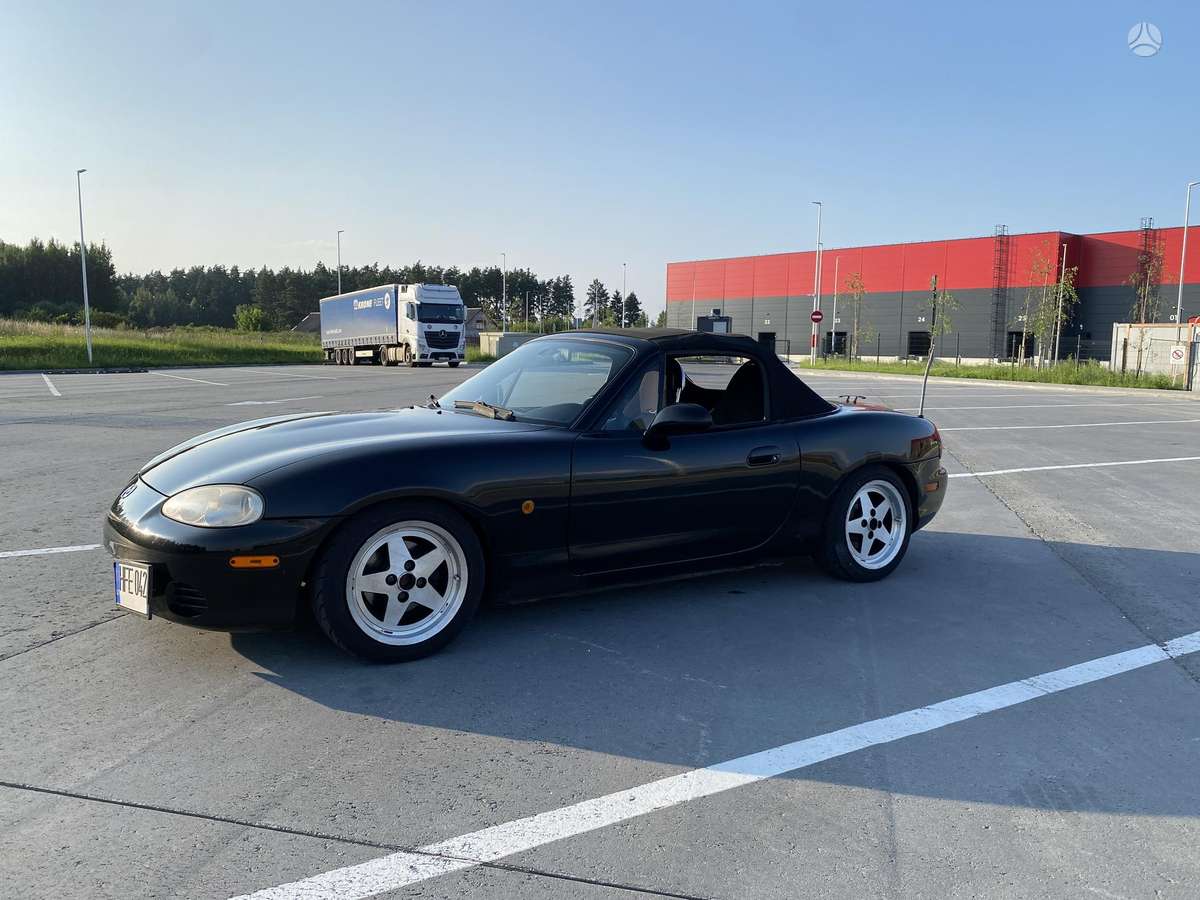 Mazda MX-5, 1.6 l., convertible