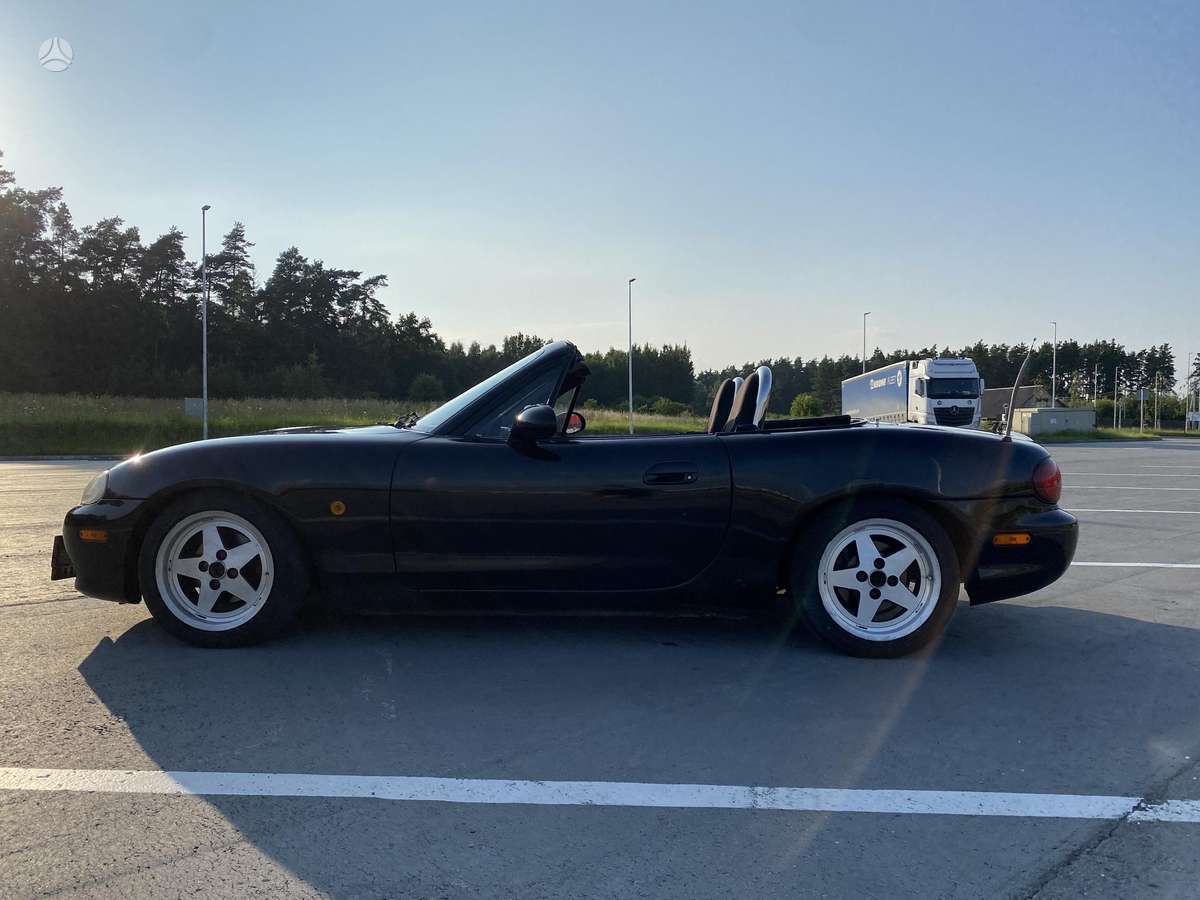 Mazda MX-5, 1.6 l., convertible