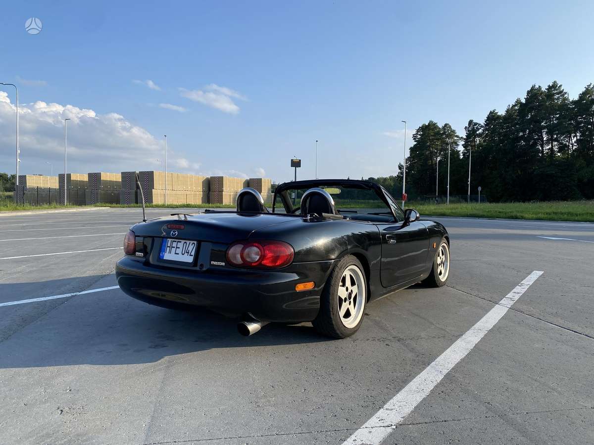 Mazda MX-5, 1.6 l., convertible