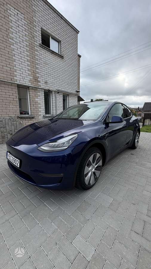 Tesla Model Y - 1