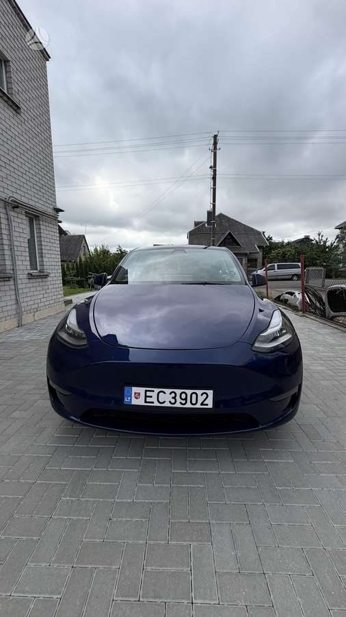 Tesla Model Y - 2