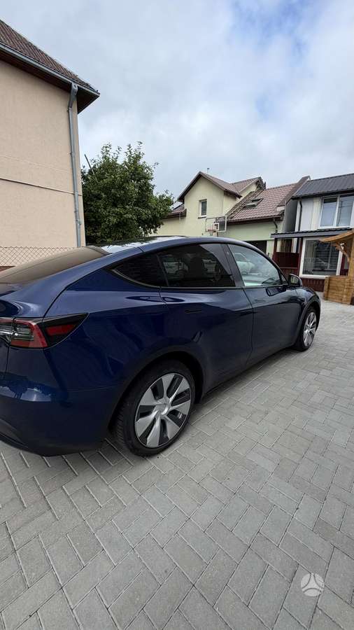 Tesla Model Y - 3