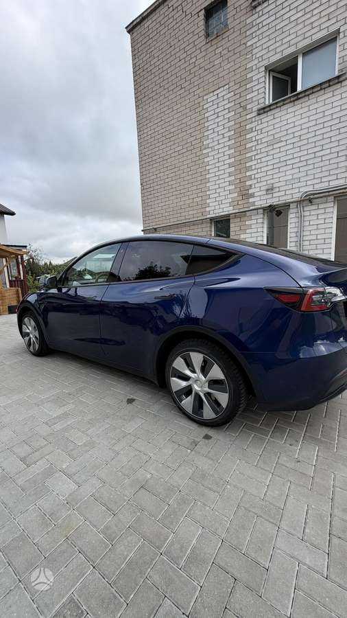 Tesla Model Y - 4