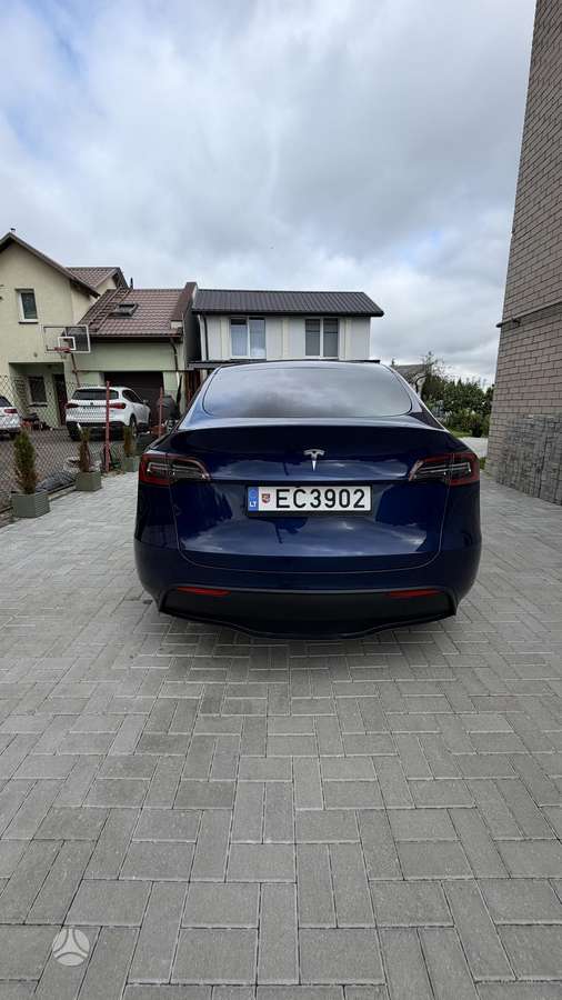 Tesla Model Y - 5
