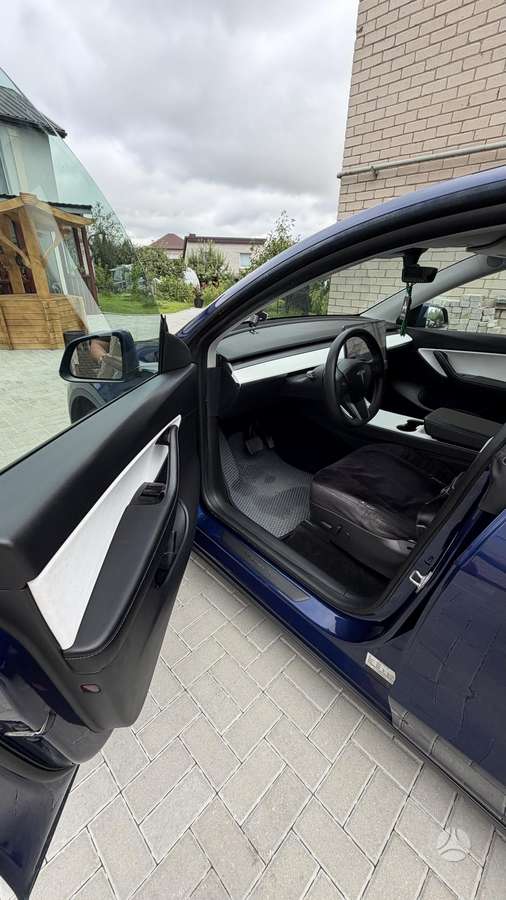 Tesla Model Y - 7